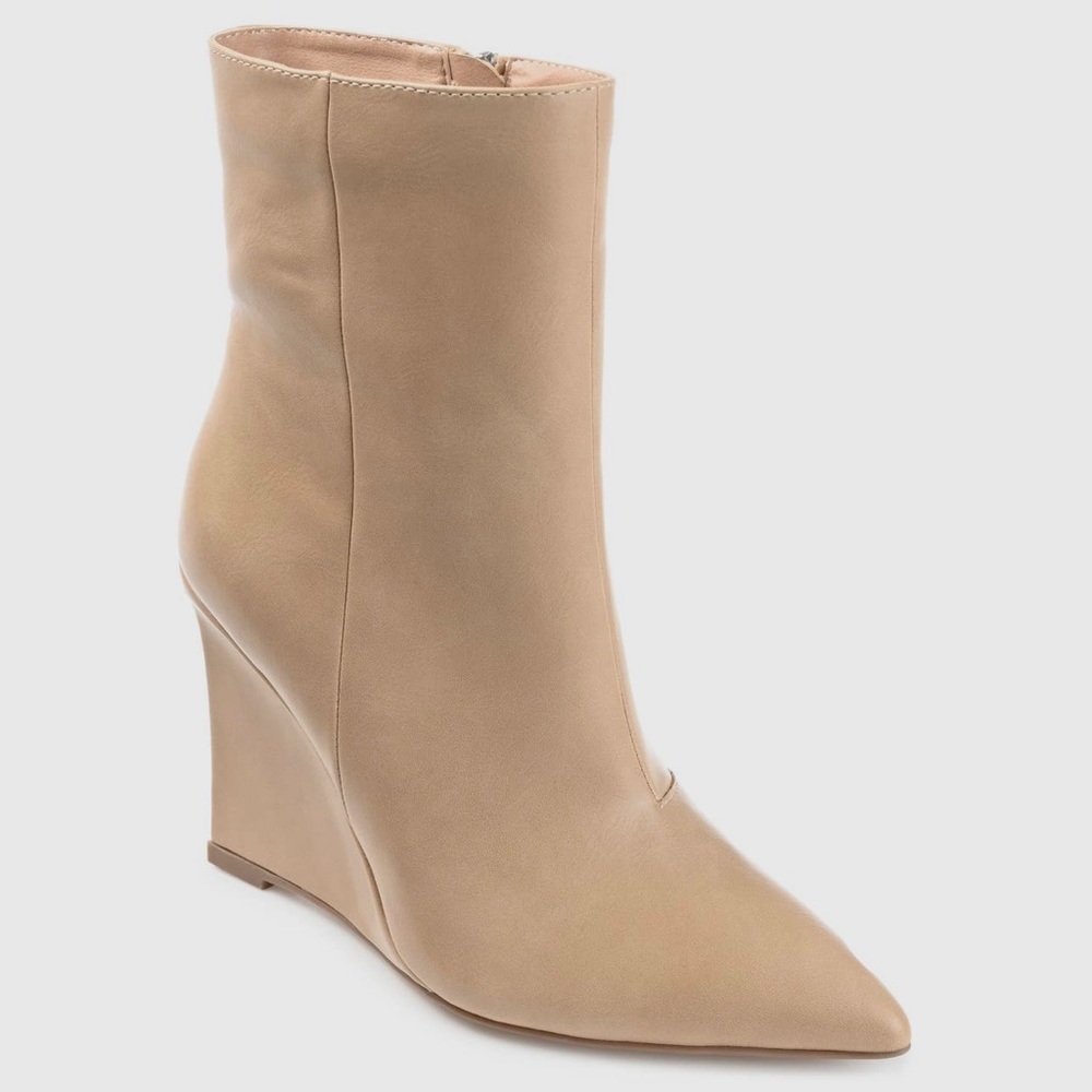 Journee Collection Glorria Bootie in Tan